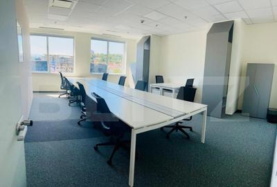 Spațiu comercial, de 250 mp, în Central - 8