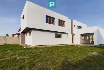 Vila la gri in Via Carmina - 15