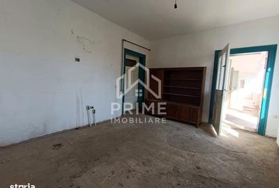 Casă cu 6 camere cu Teren 1100 Mp în Teiu - 2