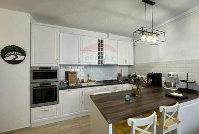Apartament Modern cu 3 Camere Central, Complet Mobilat ?i Utilat