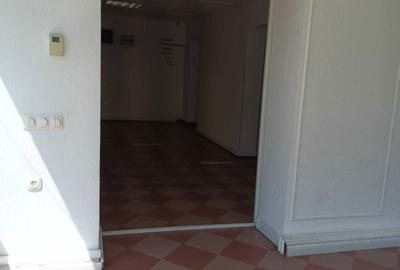 Spațiu comercial, de 55 mp, în Central - 4