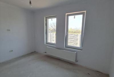 Duplex cu 4 camere cu Canalizare în Parța - 7