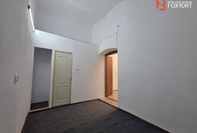 Spatiu comercial de vanzare ultracentral, cu expunere stradala generoasa - 2