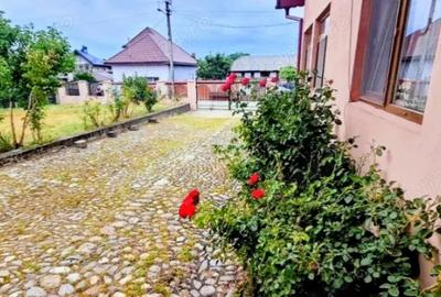 Casa cu teren generos, livada + casa secundara - 15min de Targovi?te, 1h de munte Casa cu teren generos, livada + casa secundara - 15min de Targovi?te, 1h de munte - 8