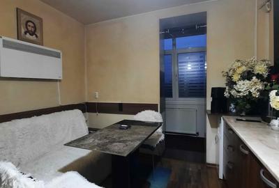 Apartament cu 3 camere decomandat în Hipodrom 3