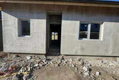 Casă cu pod, curte și panouri fotovoltaice–doar 3 unități disponibile! - 1