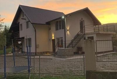 Casă cu 4 camere cu Teren 90 Mp în Lipănești - 4