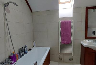 Casă cu 5 camere cu Teren 460 Mp în Corunca