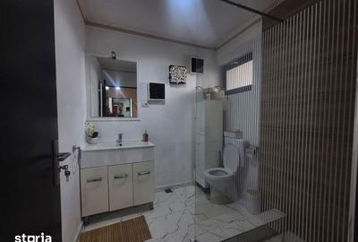 Casă cu 5 camere cu Teren 1800 Mp în Dănești - 2