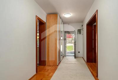 Casă cu 7 camere cu Canalizare în Valea Alba