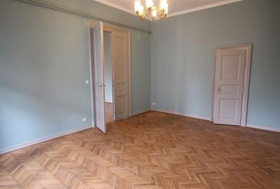 Birou, de 74 mp, în P-ța Unirii - 3