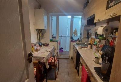 Vanzare apartament 3 camere, zona micro 6 - Targoviste - 1