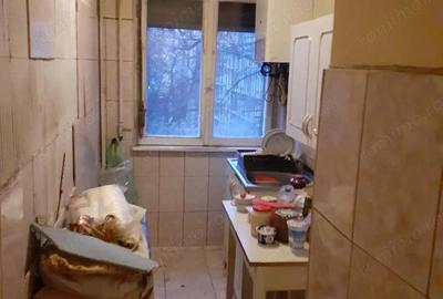 Apartament cu 3 camere semidecomandat în Circumvalațiunii