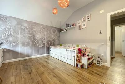 Casă cu 4 camere cu Canalizare în Central - 11