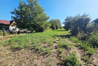 Teren intravilan 1.585 mp, cu utilități la hotar –Gherghița–Ungureni - 2