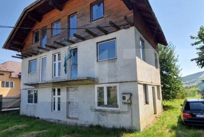 Casă cu 5 camere cu Teren 1500 Mp în Unirea - 2