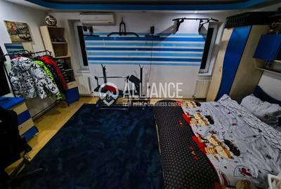 Casă cu 10 camere cu Canalizare în CET - 13