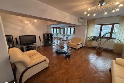 Apartament cu 4 camere decomandat în Port - 1