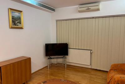 Apartament cu 3 camere decomandat, mobilat în Lacul Tei