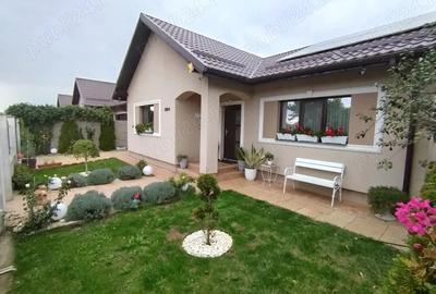 Casă cu 3 camere cu Teren 465 Mp în Utvin