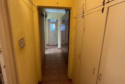 Apartament 3 camere decomandat Poarta 6 - 9