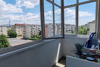 Apartament cu 3 camere decomandat în Traian - 3