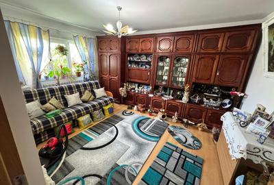 Apartament cu 4 camere decomandat, mobilat în CET - 8