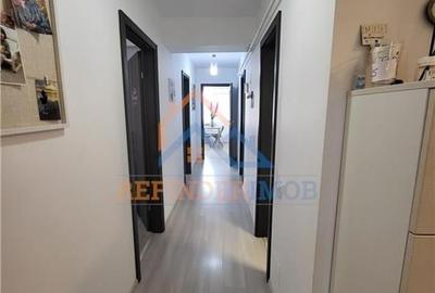Apartament de vanzare cu 3 camere in zona Trapezului - 3