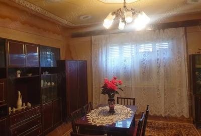 Casă cu 3 camere în Dezești - 1