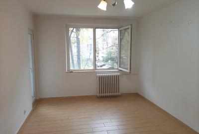 Apărătorii Patriei metrou bloc 1983, 2 camere etaj 2 din p+8 - 3