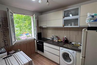 Apartament cu 2 camere decomandat, mobilat în Berceni