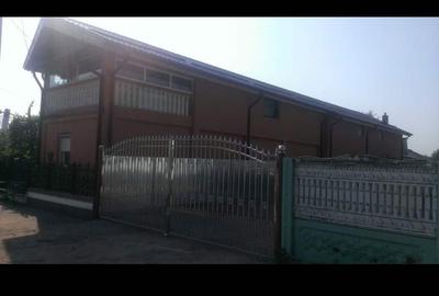 Casă cu 4 camere în Central - 1