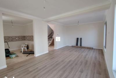 Casă cu 5 camere cu Teren 446 Mp în Central - 11