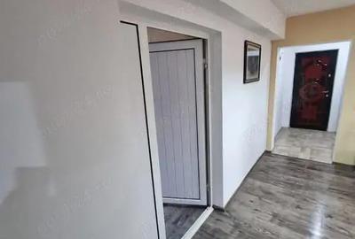 A 34 Proprietarul vinde apart 2 cam demisol strada George Bacovia mobilat ,utilat ,cu centrala ,, - 5