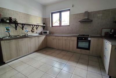 Spațiu comercial, de 502 mp, în Central - 3