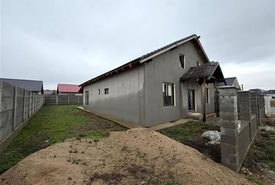 Casă cu 4 camere cu Canalizare în Sântandrei - 2