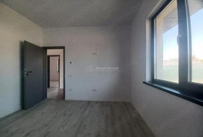 Casă cu 7 camere cu Teren 350 Mp în Corbeanca - 2
