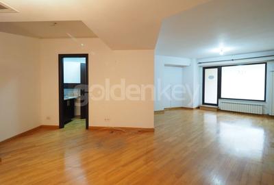 Apartament cu 3 camere semidecomandat în Herăstrău