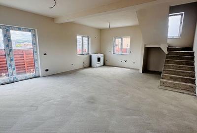 Casă cu 9 camere cu Teren 476 Mp în Jucu - 5