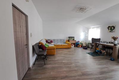 Apartament cu 2 camere decomandat în Km 5 - 1
