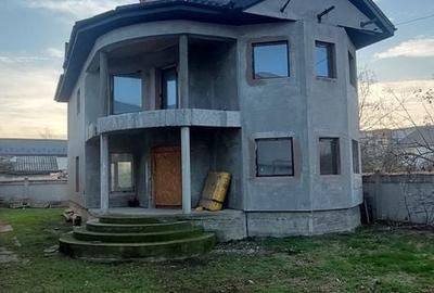 Casă cu 5 camere cu Teren 843 Mp în Dorobanți - 1