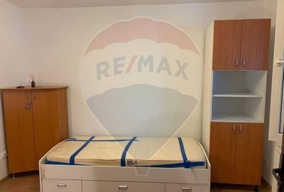 Apartament de vânzare cu două camere, pe strada Ploiești - 2