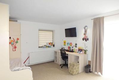 Casă cu 5 camere cu Teren 1000 Mp în Stupini