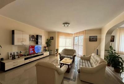 Casă cu 7 camere cu Teren 900 Mp în Central - 15