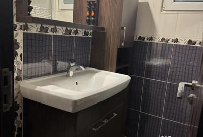 Apartament cu 3 camere semidecomandat în Berceni - 1