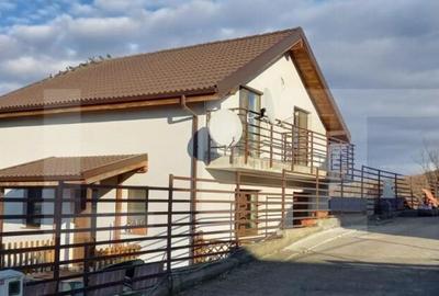 Casă cu 4 camere cu Teren 356 Mp în Central