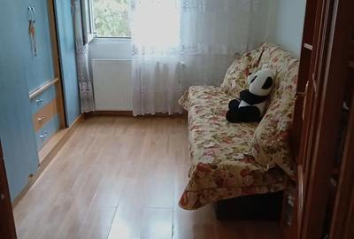 Apartament cu 3 camere semidecomandat în Berceni - 2