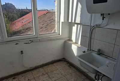 Apartament cu 3 camere semidecomandat în Central - 12