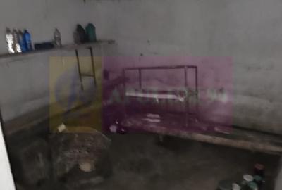 Casă cu 3 camere în Nuci - 1