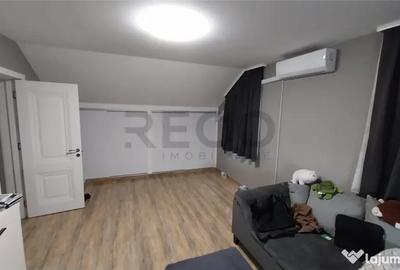 Casă cu 7 camere cu Teren 2203 Mp în Sântion - 3